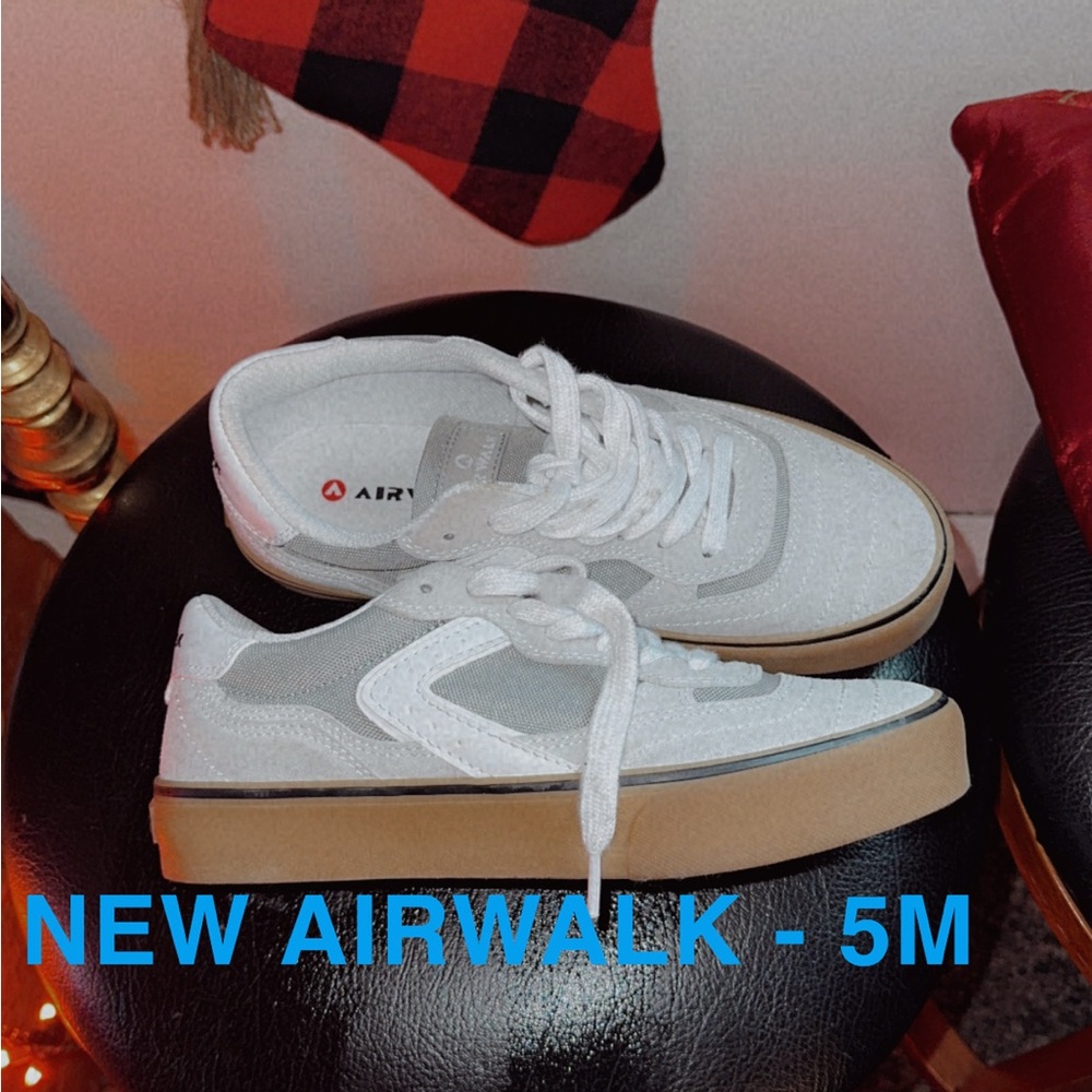 SNEAKERS/MULIPLE (women’s - see descr)